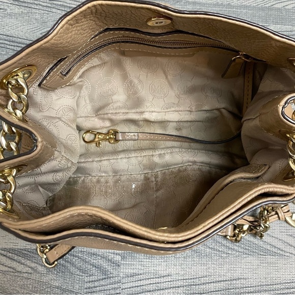 Michael Kors Chain Straps Jet Set Crossbody/Shoulder Bag - Picture 5 of 16